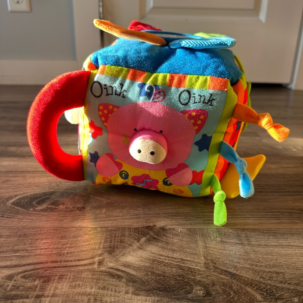 Melissa & Doug K's Kids Musical Farmyard Cube.